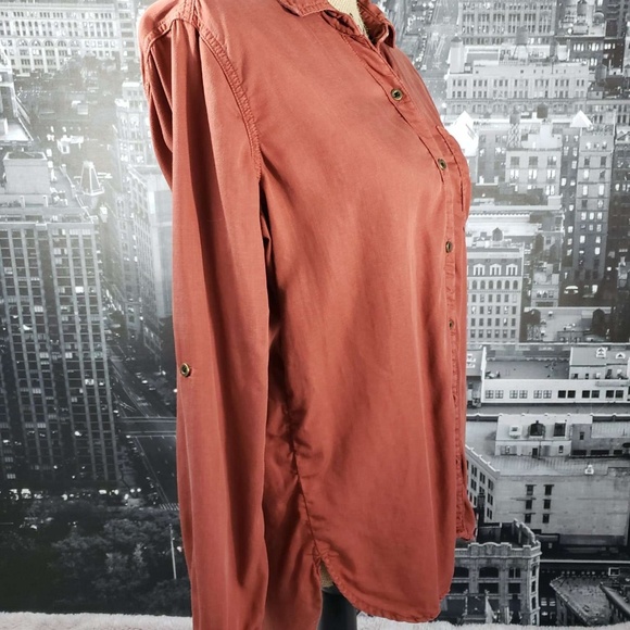 Maroon Button Down Ladies Medium - Picture 4 of 6